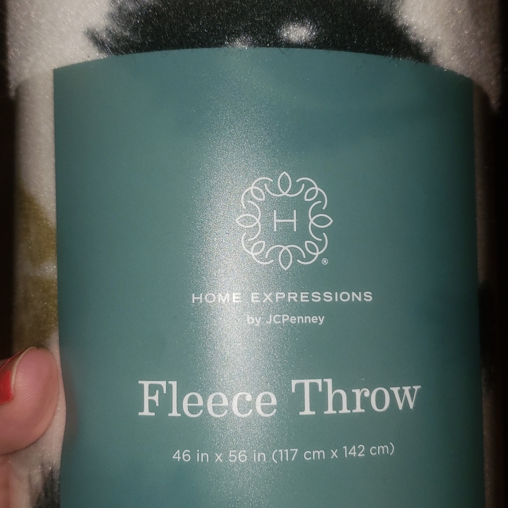 Fleece Throw - Picture 2 of 3